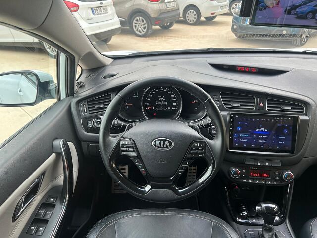 KIA CEE'D EMOTION 1.6 CRDI AUTO SPANISH LHD IN SPAIN 76000 MILES SUPERB 2014